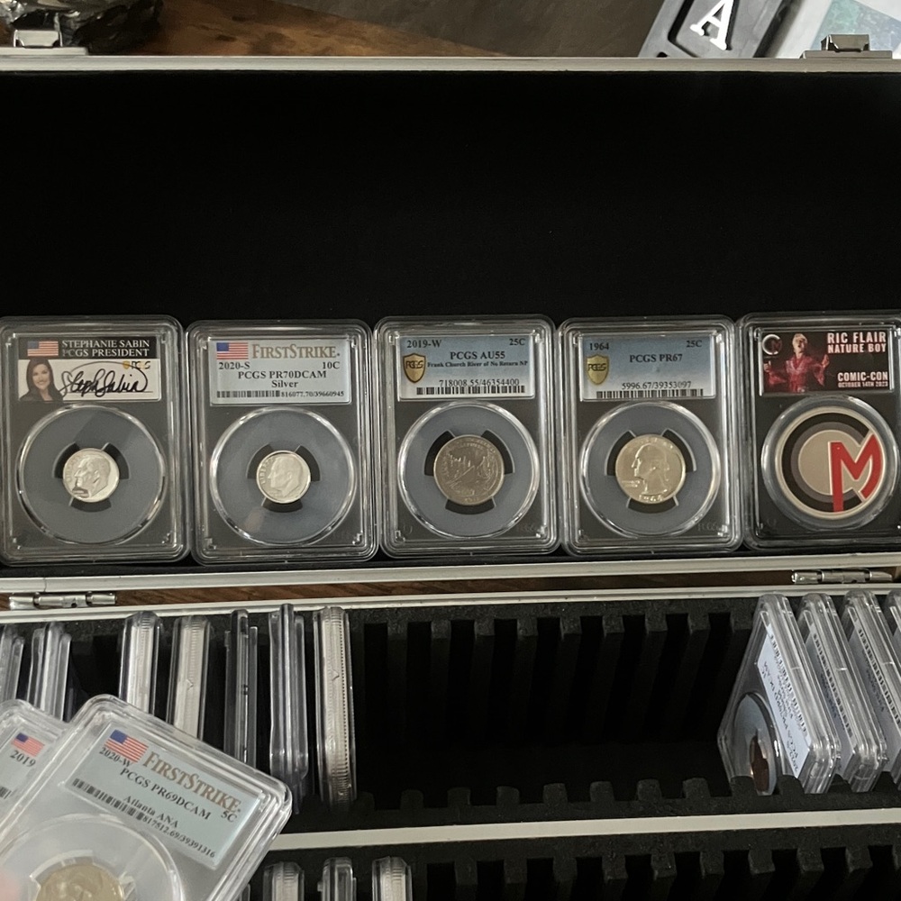 Graded coins slabs